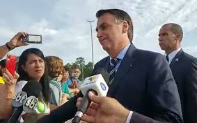 Bolsonaro ataca jornalistas durante entrevista